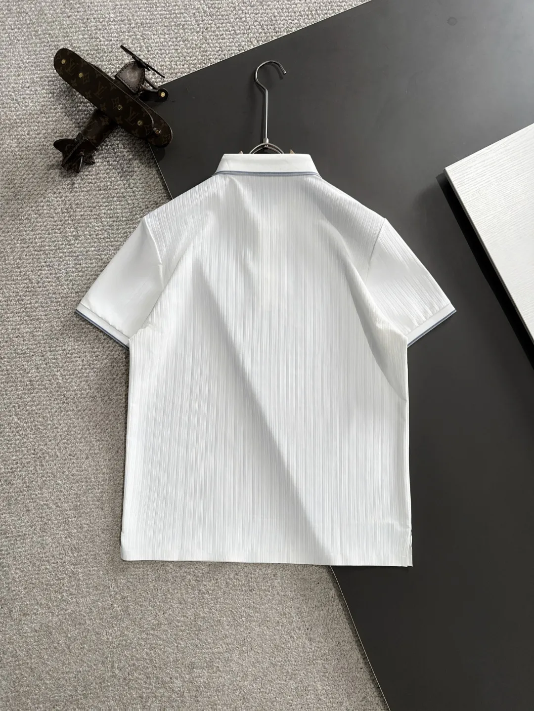 🅿️330 shipped next day, high quality Stone lsland/Stone Island 25ss spring and summer new high-definition POLO lapel T-shirt. Made with machines imported from Italy. It is truly the most luxurious and high-quality product. It is made of combed and heavyweight fabrics. High-strength and high-weight fabrics feel substantial when weighed. The upper body is also more textured than ordinary T-shirts and is not easy to deform. This texture can cope with the weather. It absorbs sweat and is breathable, suitable for both hot and cold! Perfectly produced with reference to the original stitch and stitch! The loose fit design is super noble. Custom-woven signature ribbed collar, cuffs, and hem. Really rare and rare goods Size: M-XXXL